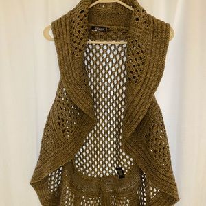 Great with white T-shirt &  denim pants.SOLD